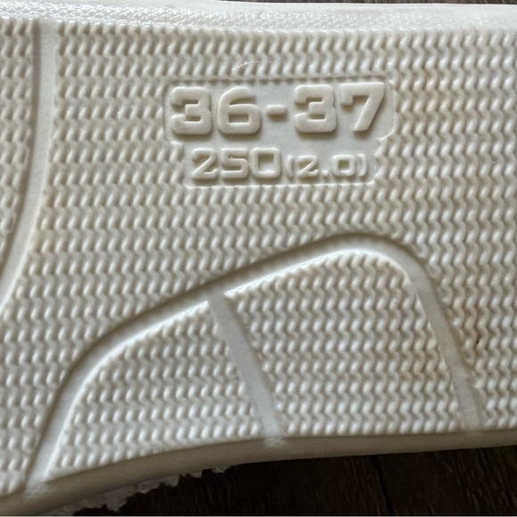 Smiley Face Soft Plush Yellow Cream Adults Sleepers Winter Cozy Christmas 6/7 - Picture 8 of 8